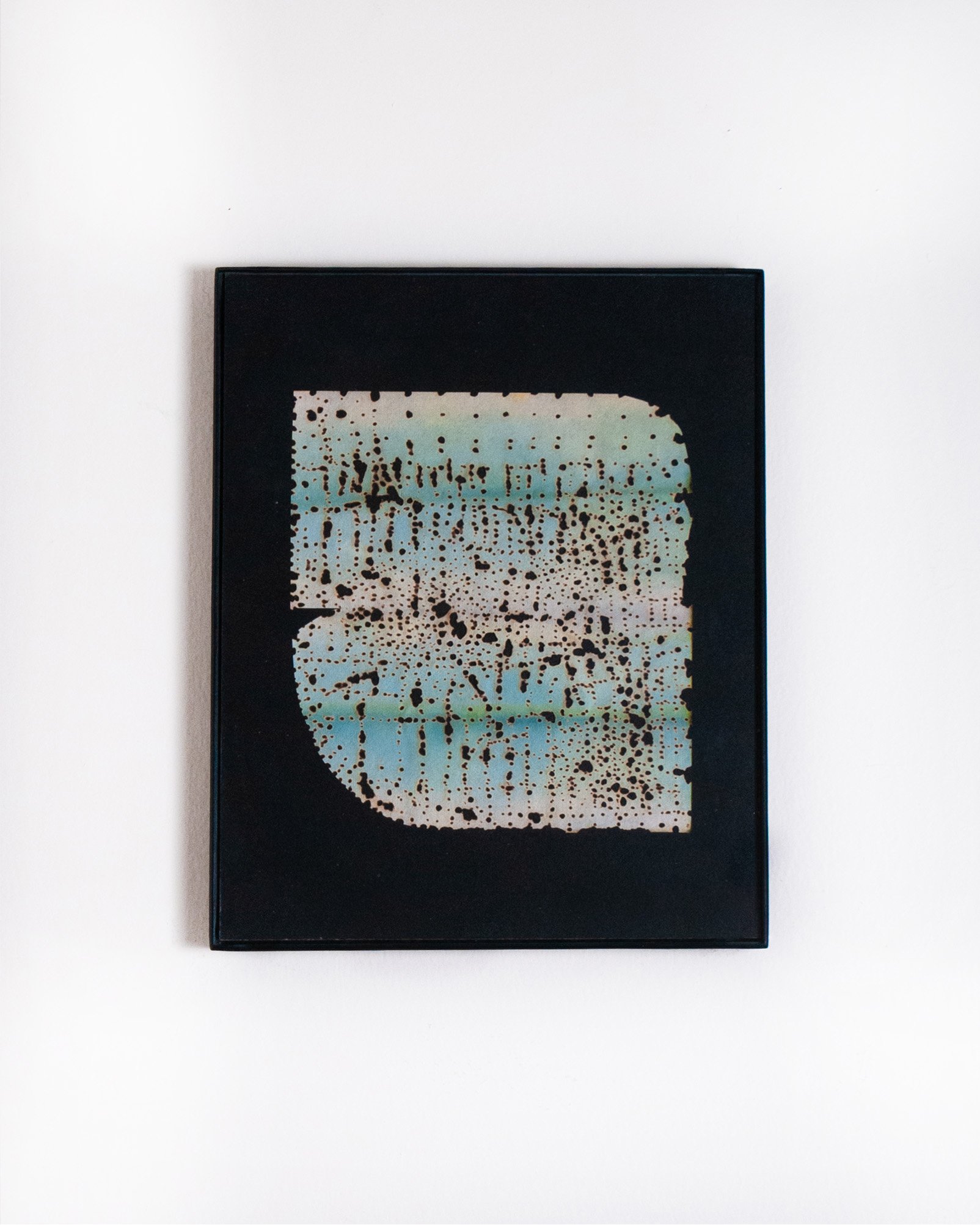 Happa [葉っぱ]
Leaf

Incense on hand-dyed hanshi paper
7 in x 6.5 in 
2024

 Show Thumbnails 
