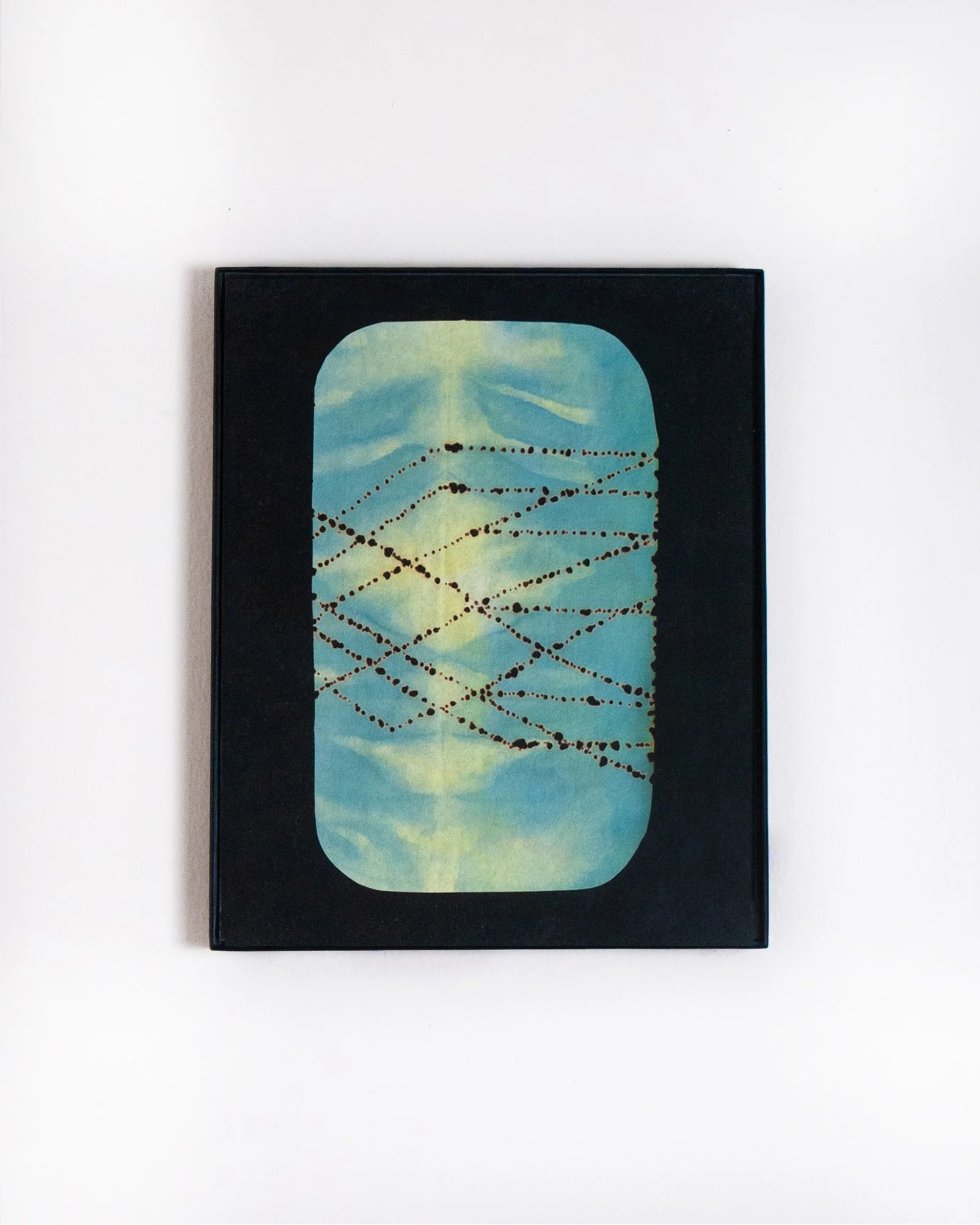 Hisui Ami [翡翠網]
Jade Net

Incense on hand-dyed hanshi paper
8.5 in x 5 in
2023

 Show Thumbnails 