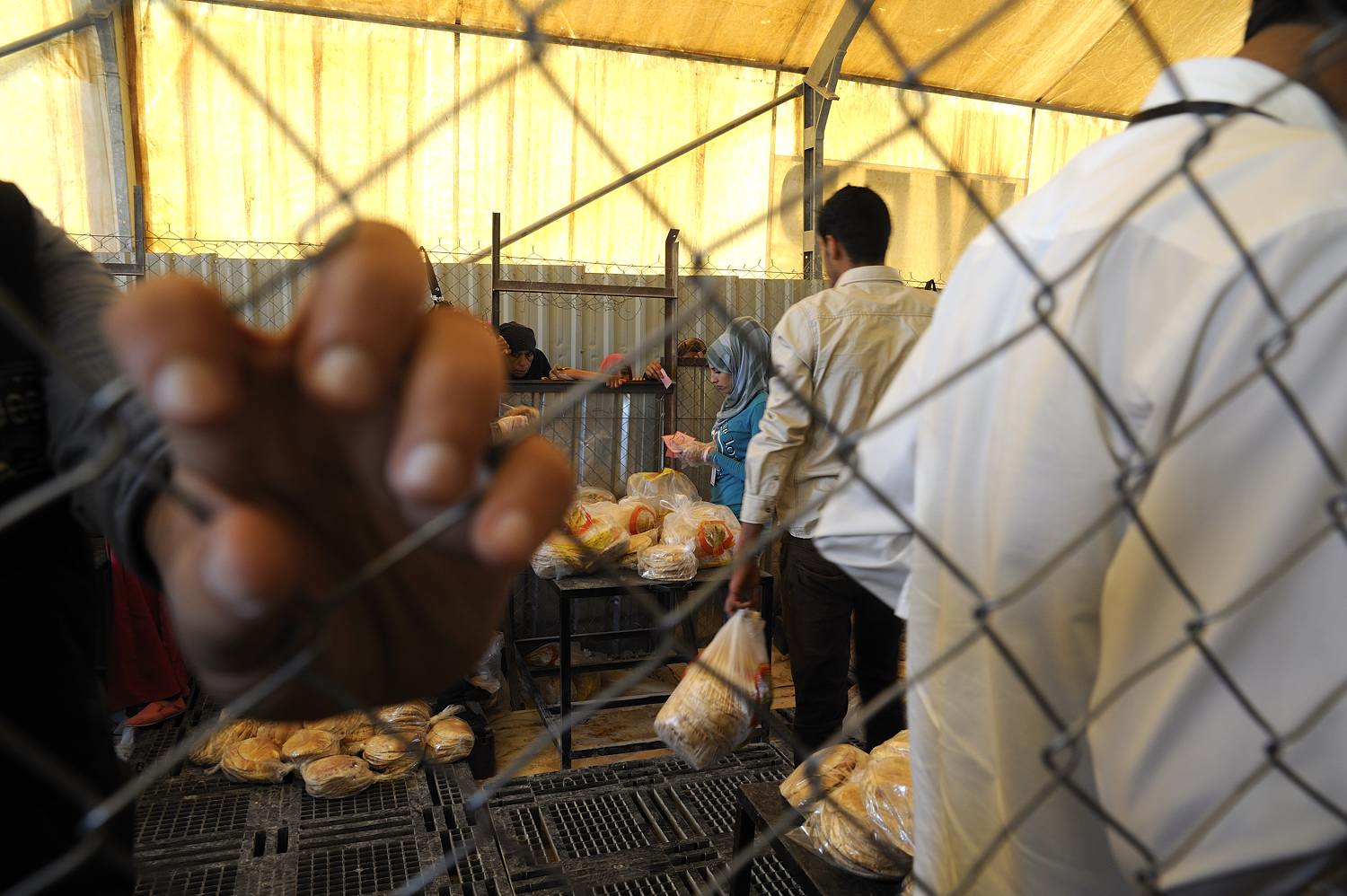  Zaatari's inhabitants take care of themselves a bit more every day, but bread is one of the things they need from the outside. Every day half a million pieces of bread are being distributed amongst the 116.000 inhabitants of the camp. &nbsp;  Jordan