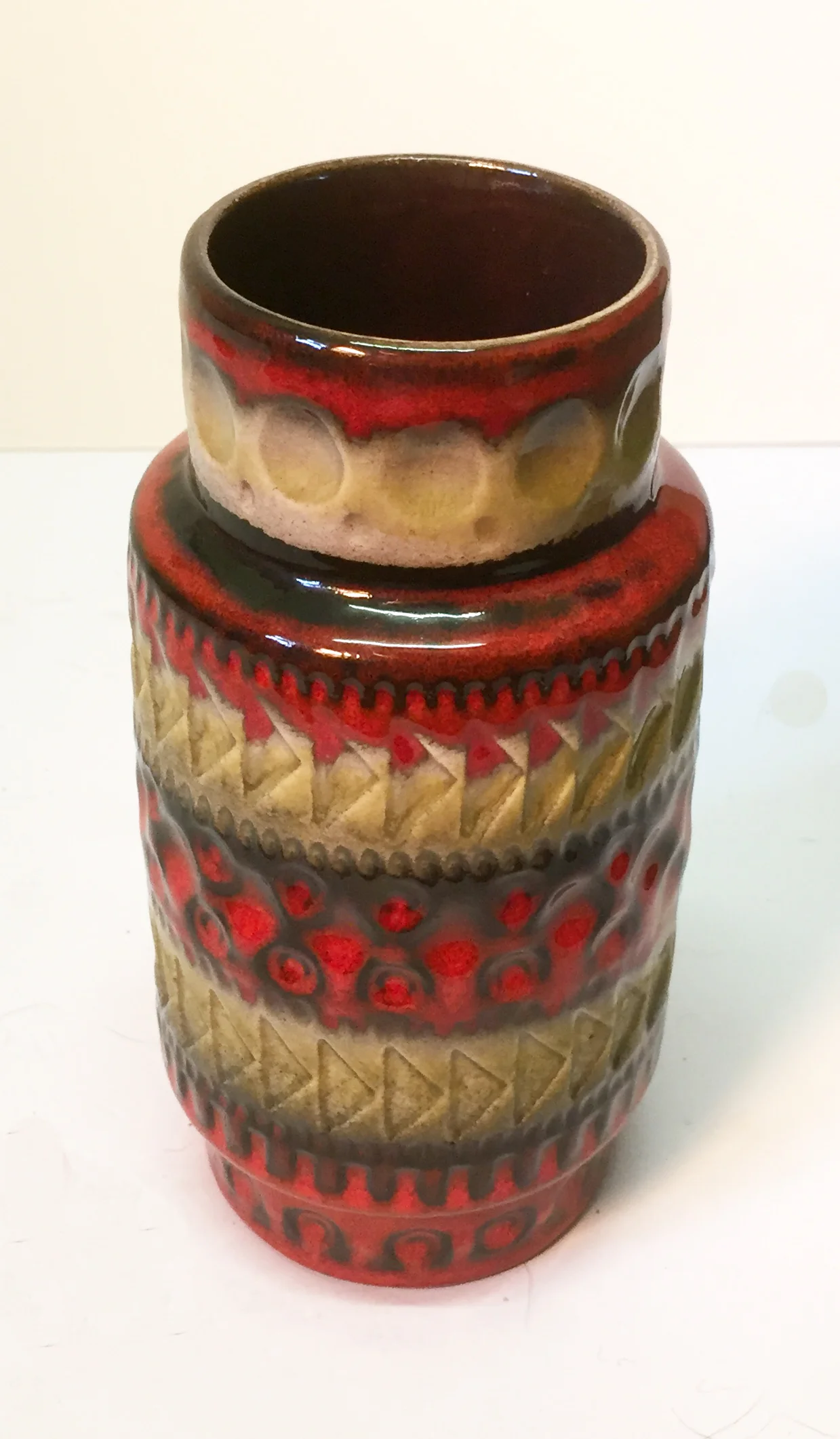 Bay yellow red.jpg