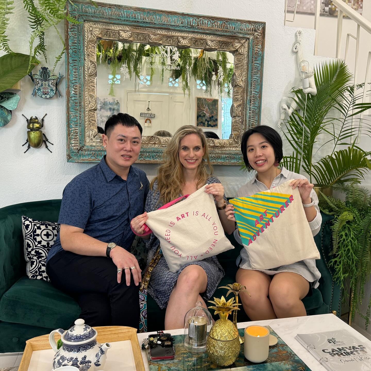 Thanks for the studio visit @affordableartfairsg  it was lovely having Alan Koh &amp; Kelly over for tea 🤗#afforableartfairsingapore #studio #day-out @hey.alan.koh