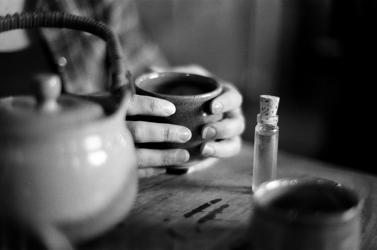 High Garden's tea tray with tea pot, tea cups, and a small bottle of honey (film). 