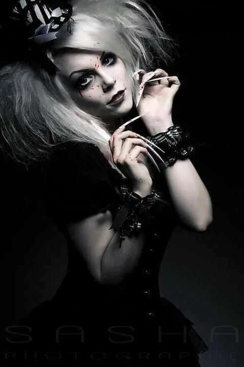 Model: Miss Twisted