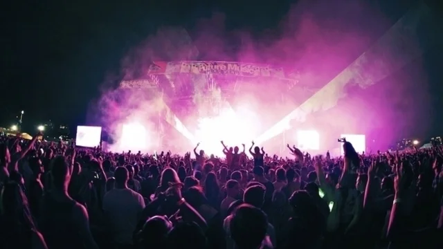 crowd.jpg