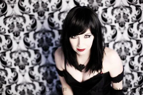 Model: Jennifer Parkin of Ayria