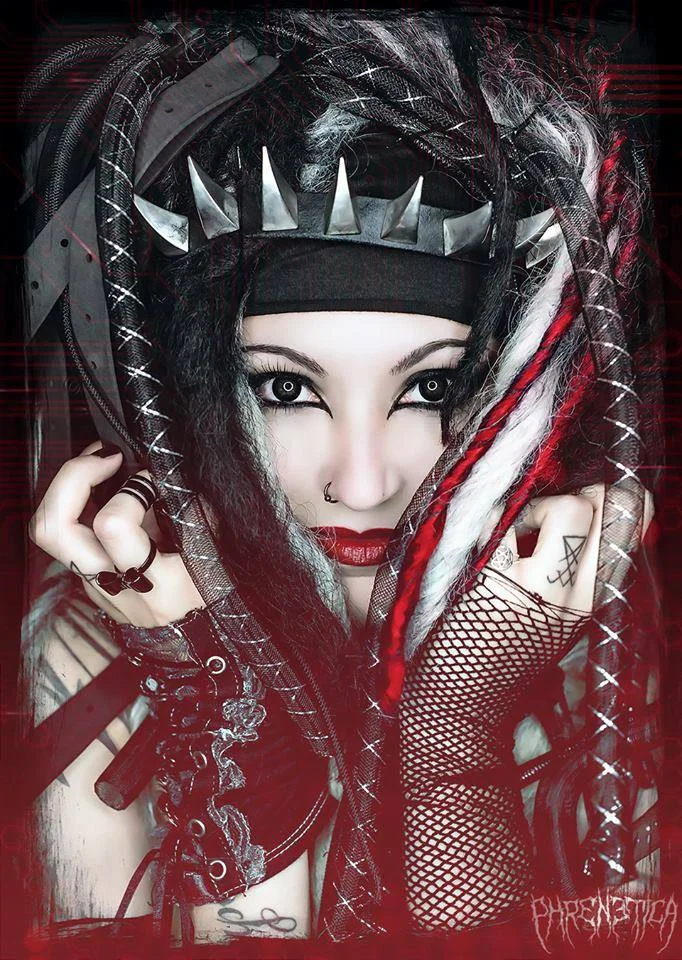Model: Isi Ku / PHRENETICA Photography