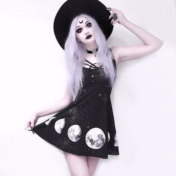 Model: Victoria Lovelace - www.instagram.com/victorialovelace (posted by Rogue and Wolf)