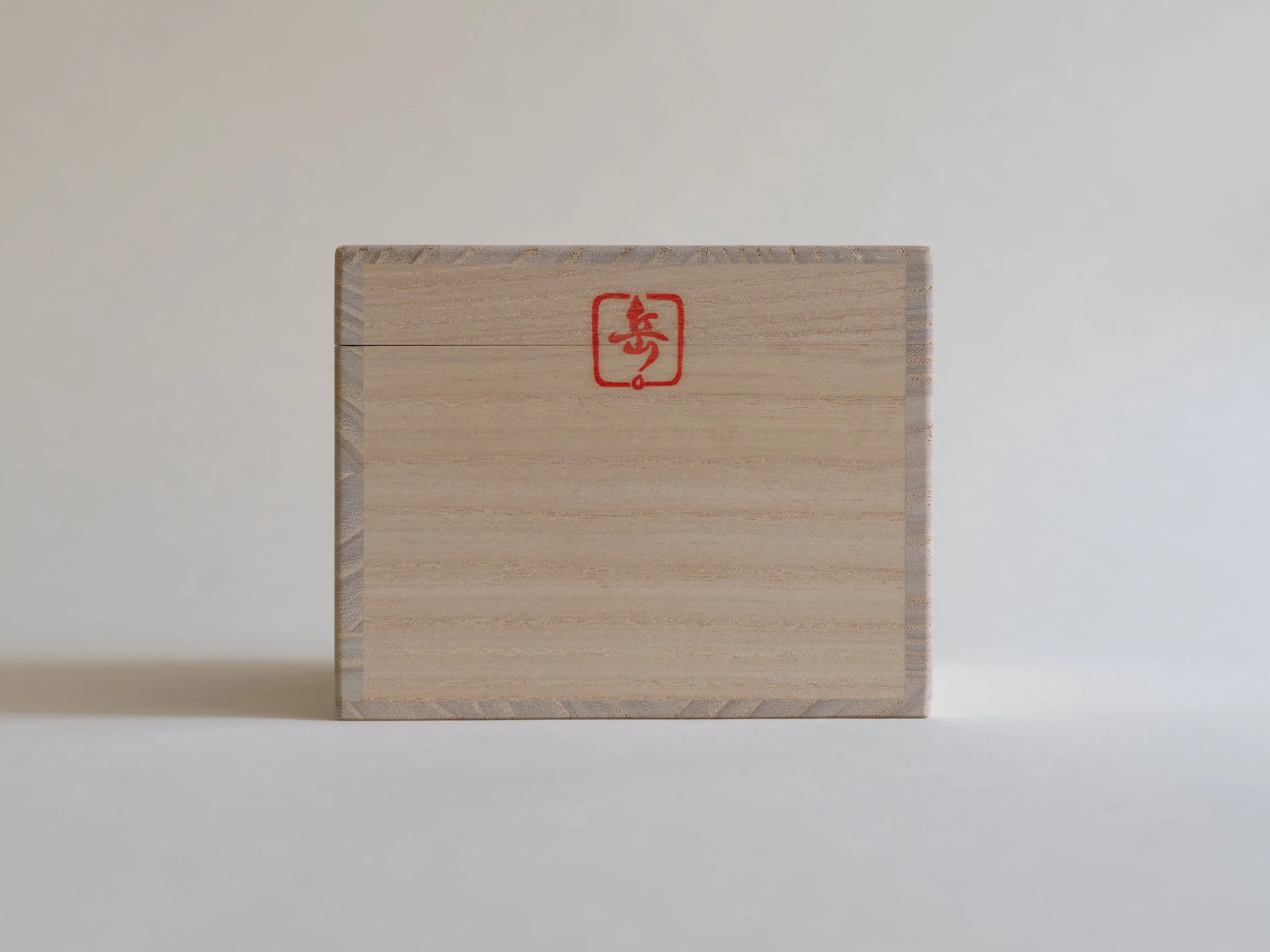 TA02_Takefumi-Aoki_Box_2.jpg