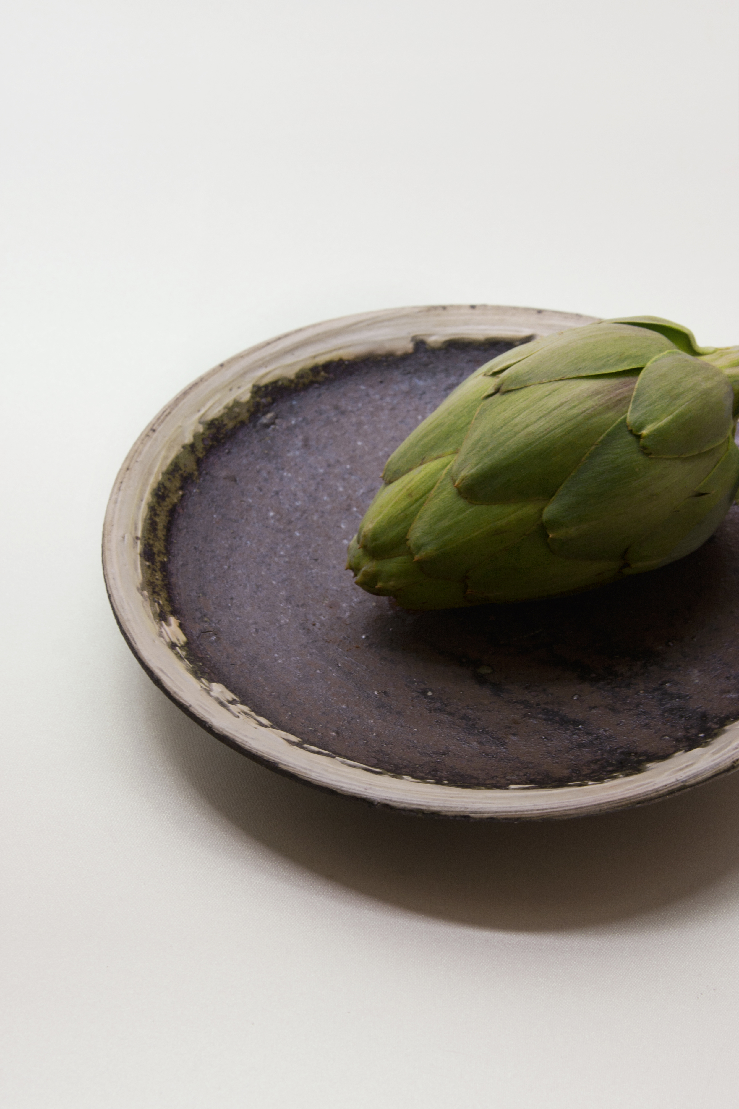Hakeme Round Plate by Atsushi Ogata