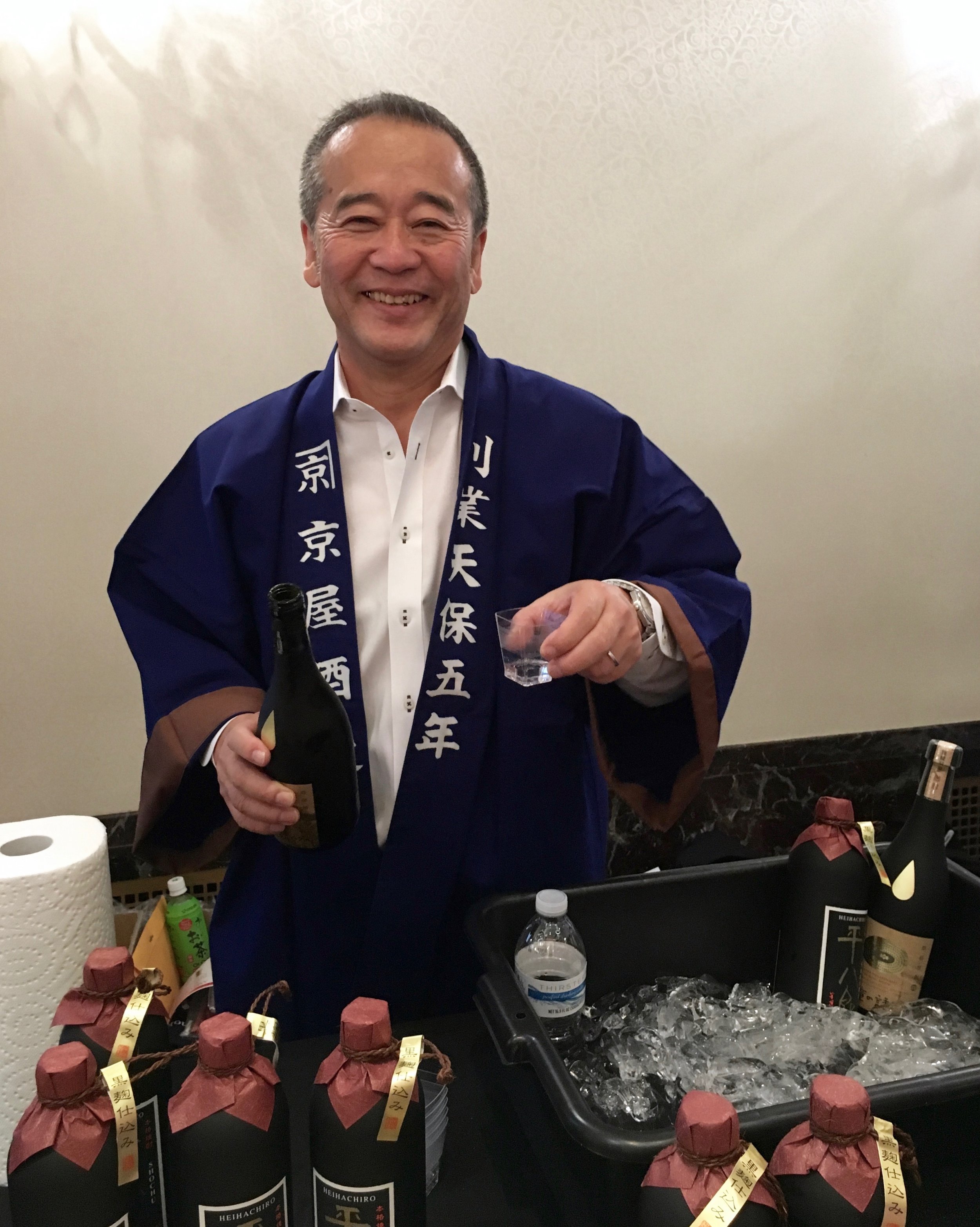 Shochu maker Kyoya from Miyazaki, introducing Heihachiro. It goes well with fatty food, such as Tuna Tartar so well!