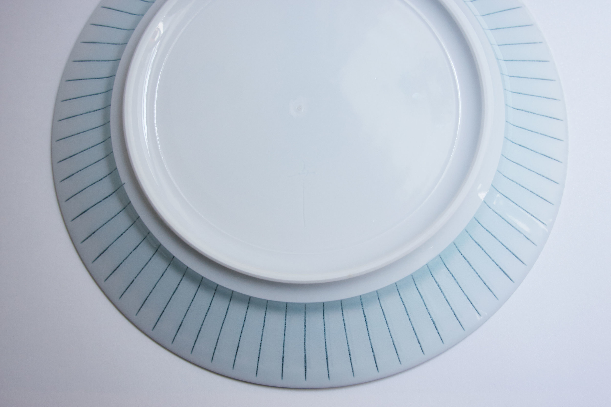 Flower of the Water Medium Plate by Kotaro Ikura