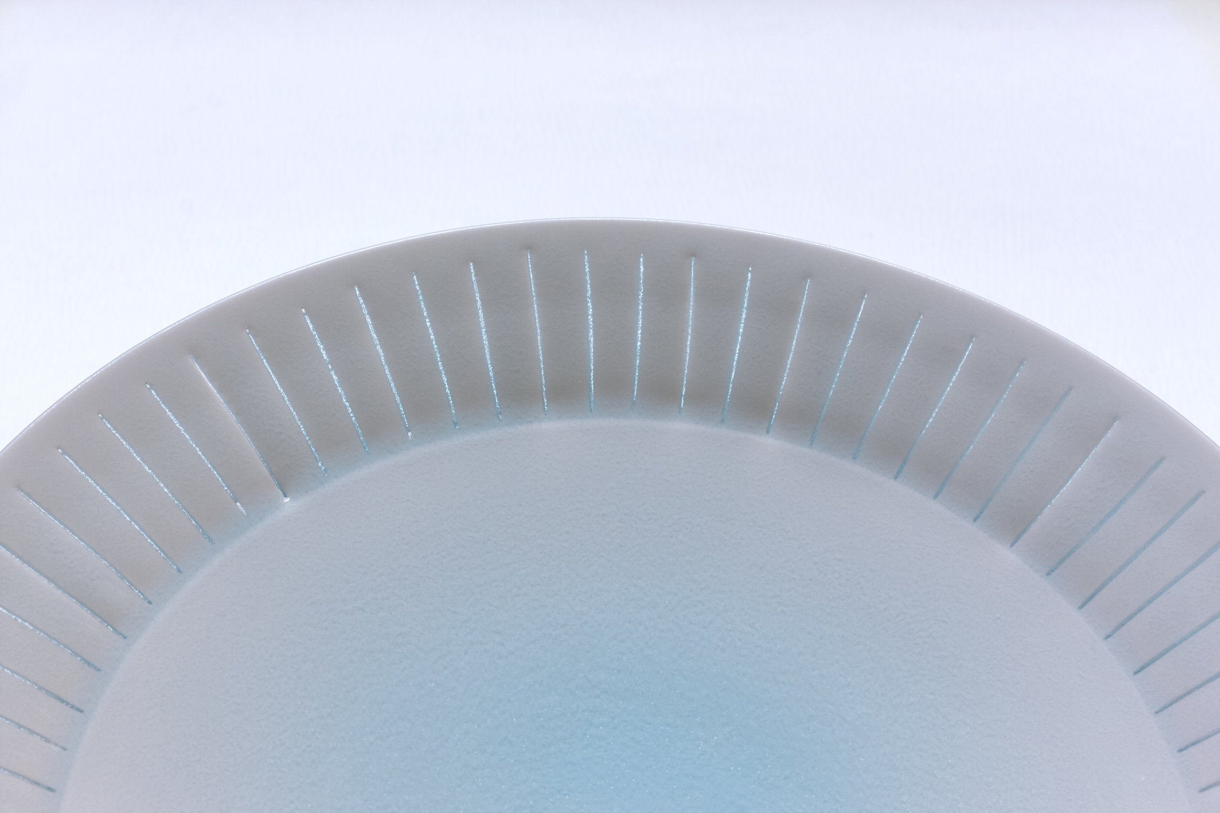 Flower of the Water Medium Plate by Kotaro Ikura