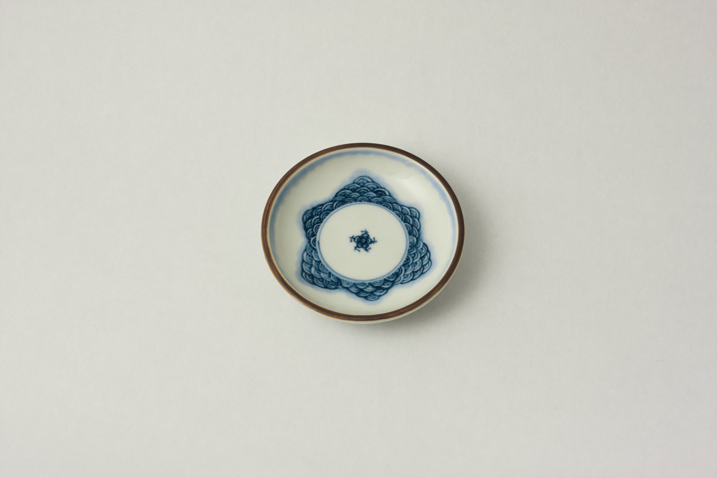 Mini porcelain dish by Tsukasa Momota