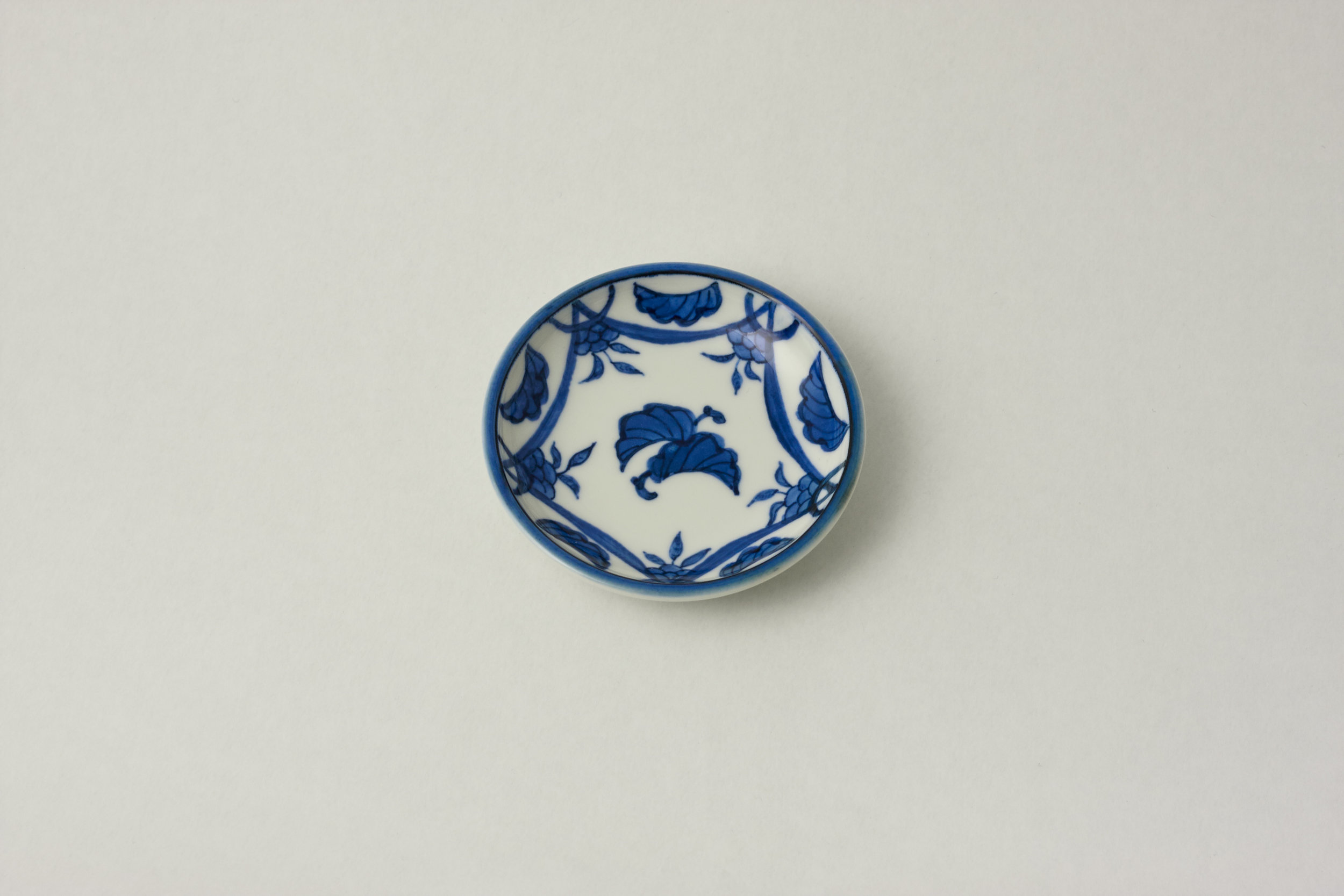 Mini porcelain dish by Tsukasa Momota