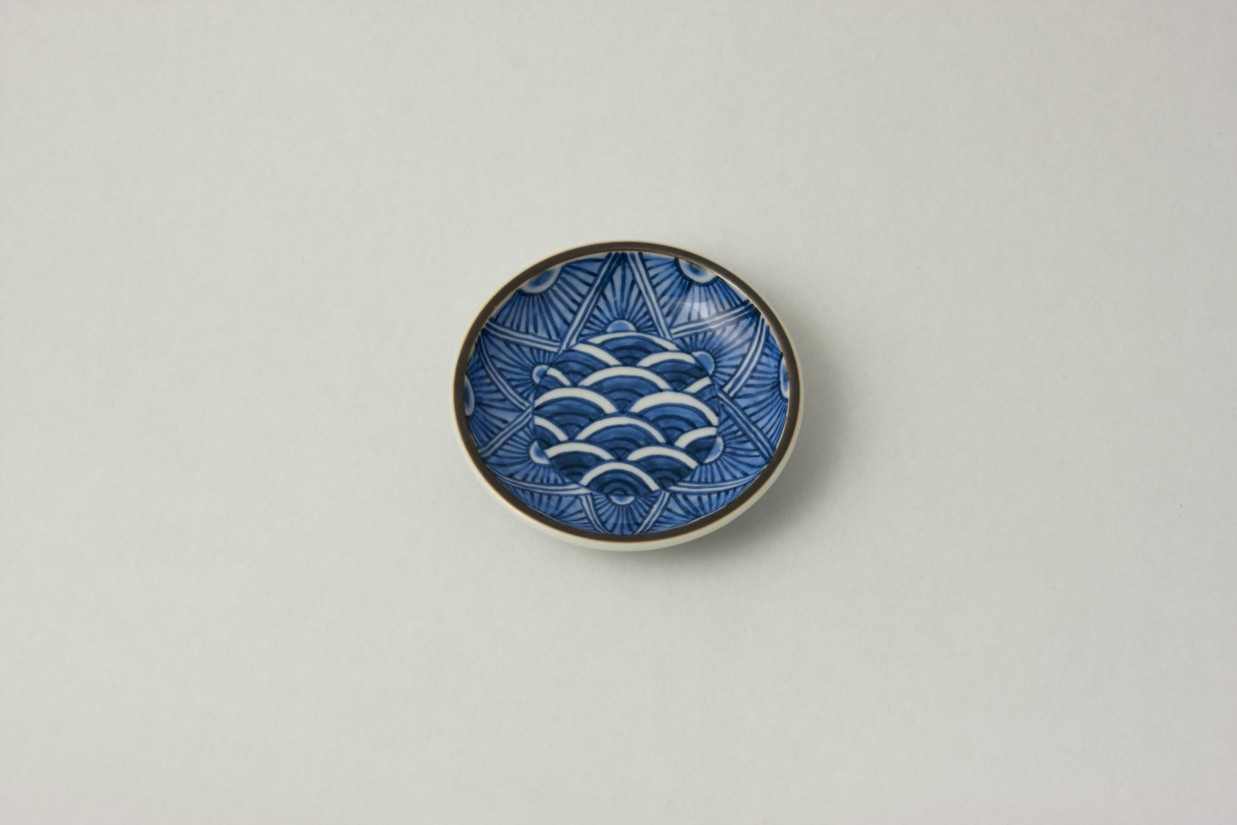 Mini porcelain dish by Tsukasa Momota