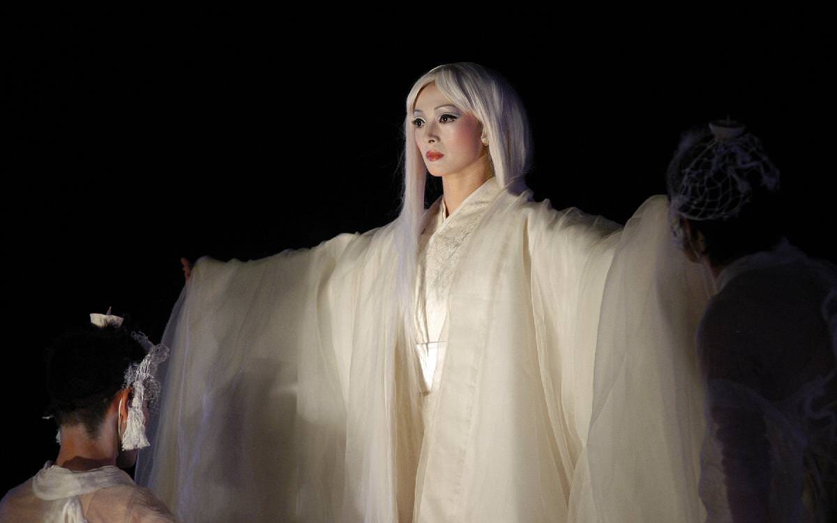 Antigone3_Japan-suite.jpg