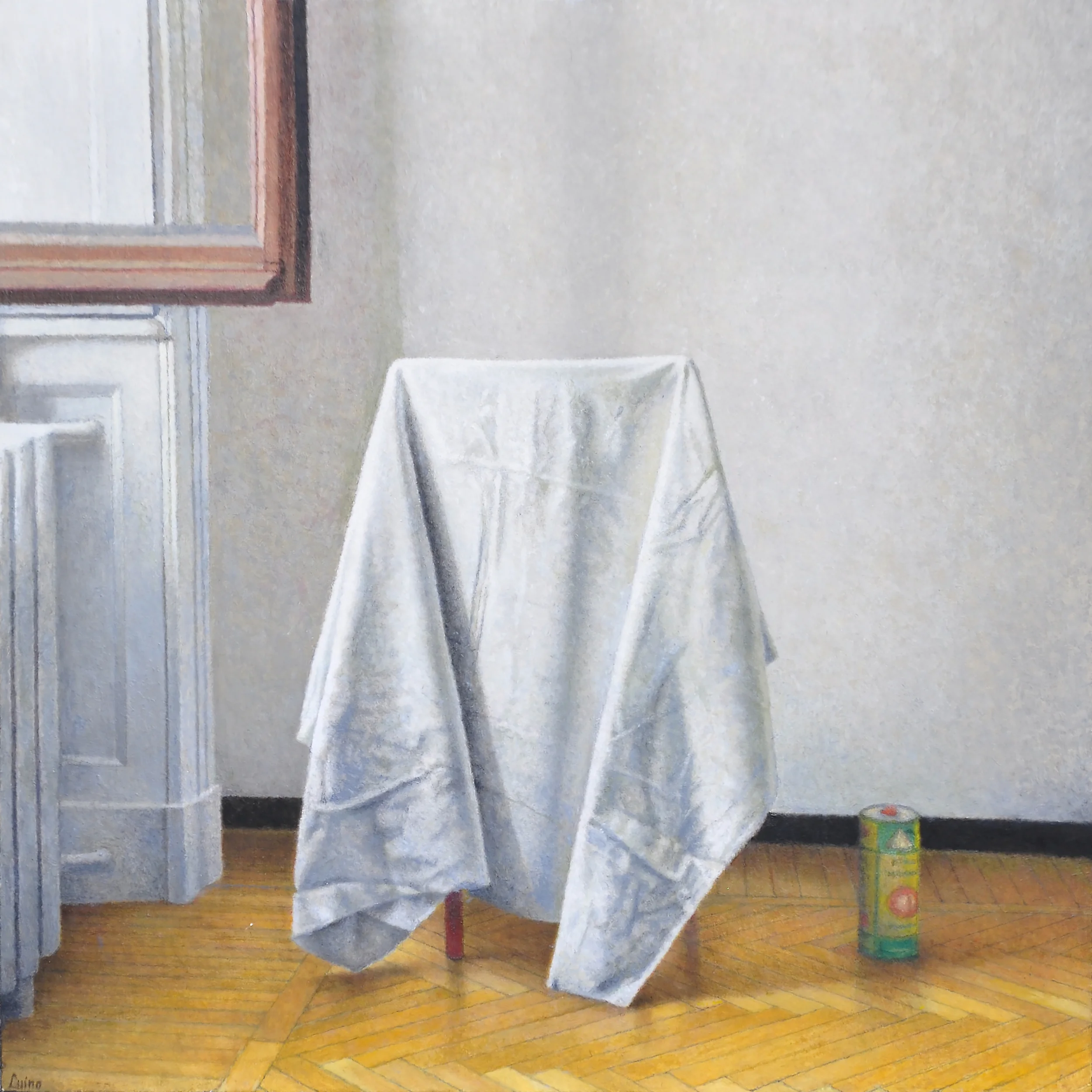   Interno con drappo e barattolo , 2014-2015&nbsp;  Olio su tavola  39,7 x 39,7 cm&nbsp; 