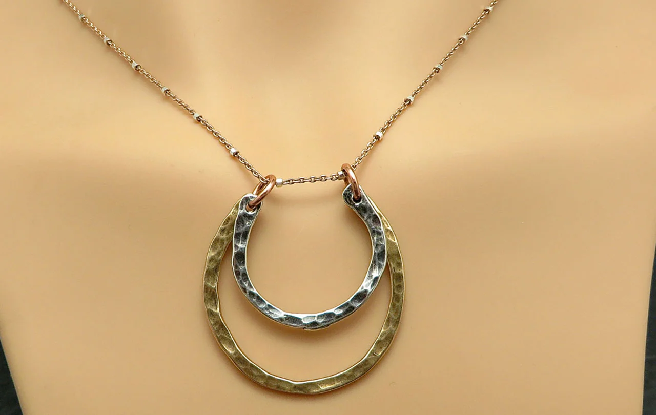 Lucky-Horseshoe-Necklace-Custom-Jewelry-4.jpg