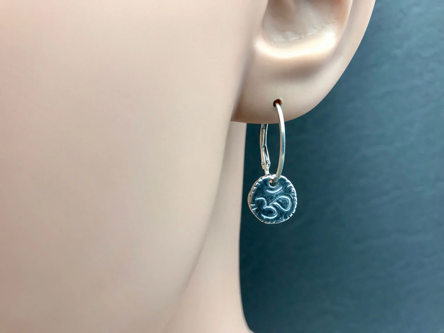 Charmround-OM-jewelry-store.jpg