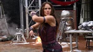 Jennifer Garner Shares Electra Training Video and Ryan Reynolds