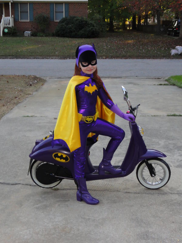 mini-batgirl-cosplay-complete-with-mini-batcycle-header-3.jpg