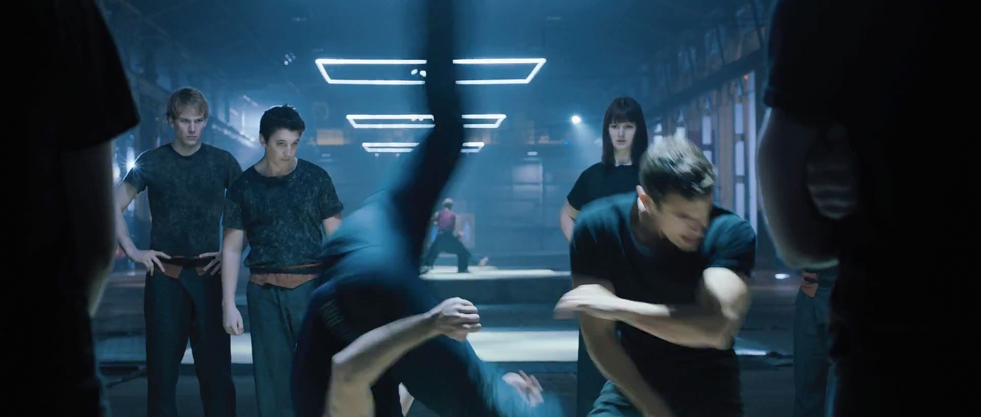 first-official-footage-from-the-futuristic-action-film-divergent-10.jpg