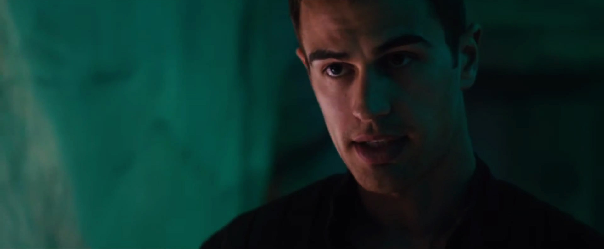 full-trailer-for-the-sci-fi-action-film-divergent-12.jpg