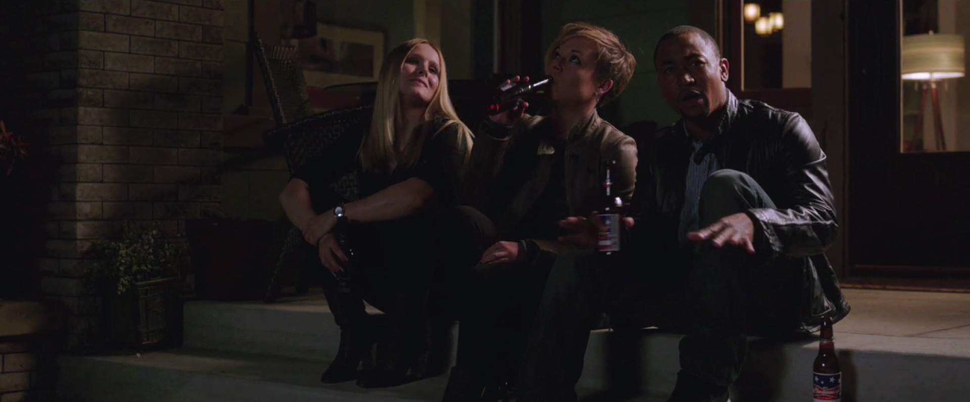 veronica-mars-movie-sneak-peek-love-triangle-3.jpg