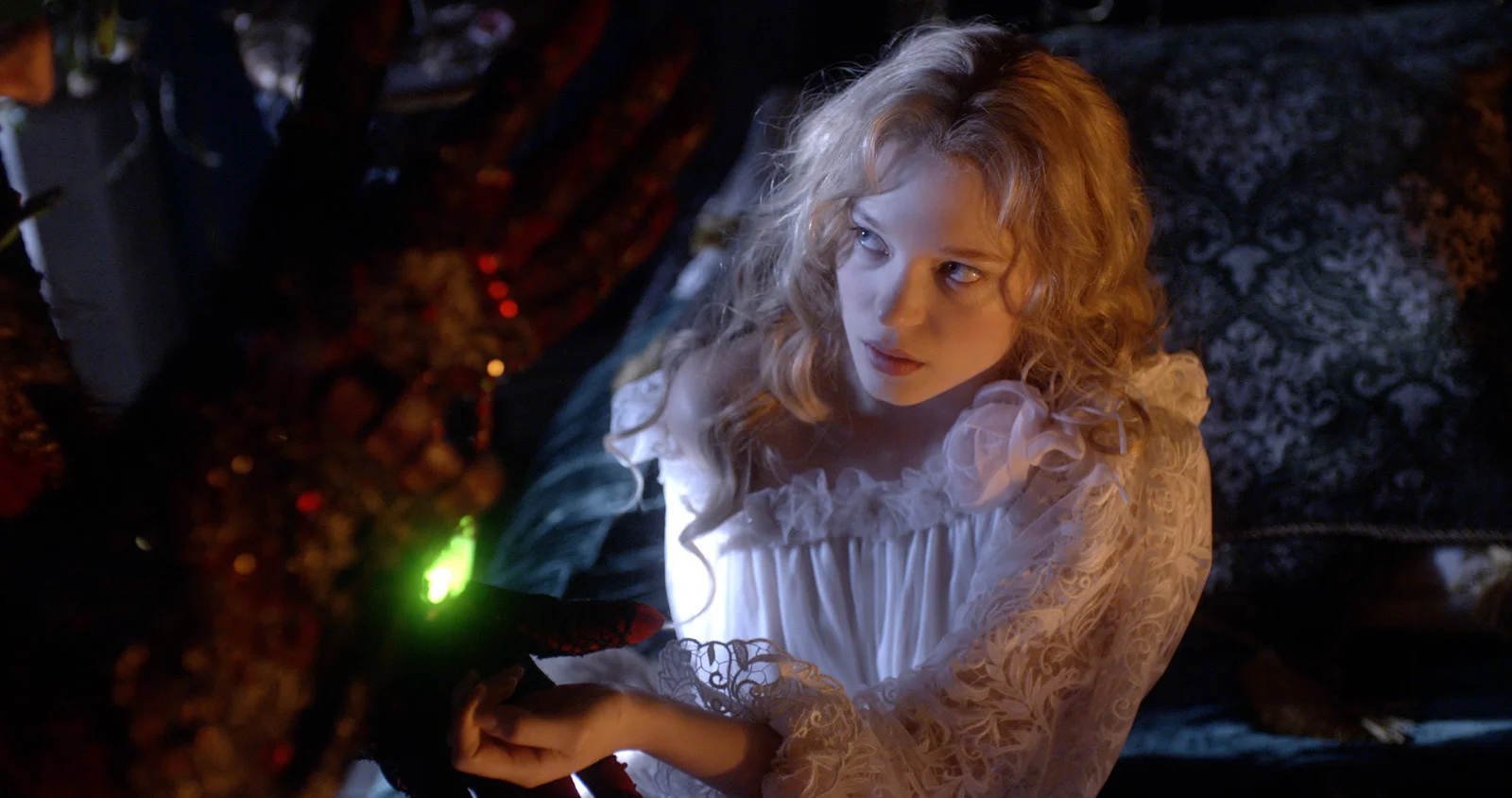 Photo-du-film-LA-BELLE-ET-LA-BETE.jpg