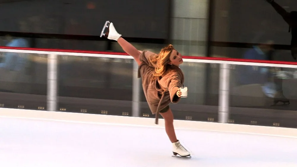 THE BIG LEBOWSKIInspired Ice Skating Routine by Tara Lipinski — GeekTyrant(01)