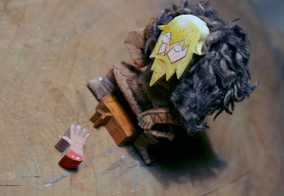 game_of_thrones_wooden_action_figures_2.jpg