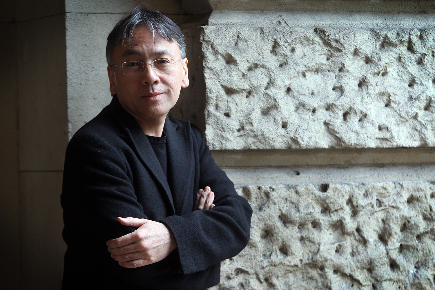 dusty-shelf-book-review-never-let-me-go-by-kazuo-ishiguro-1.jpg