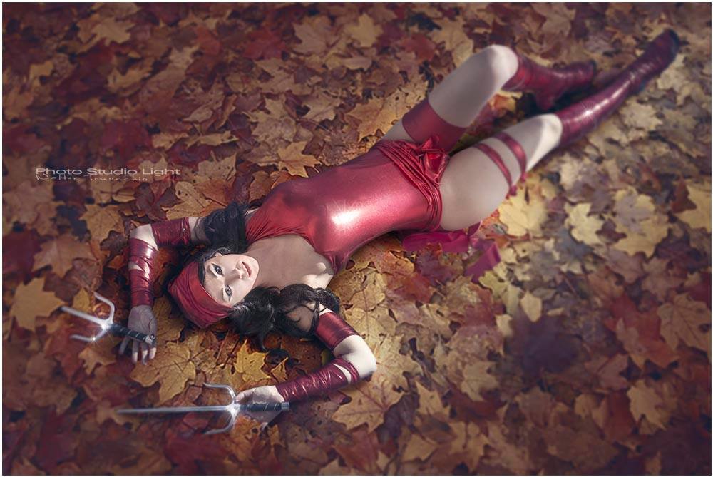 Laura Crystal Cosplay is Elektra | Photo by: Photostudiolight