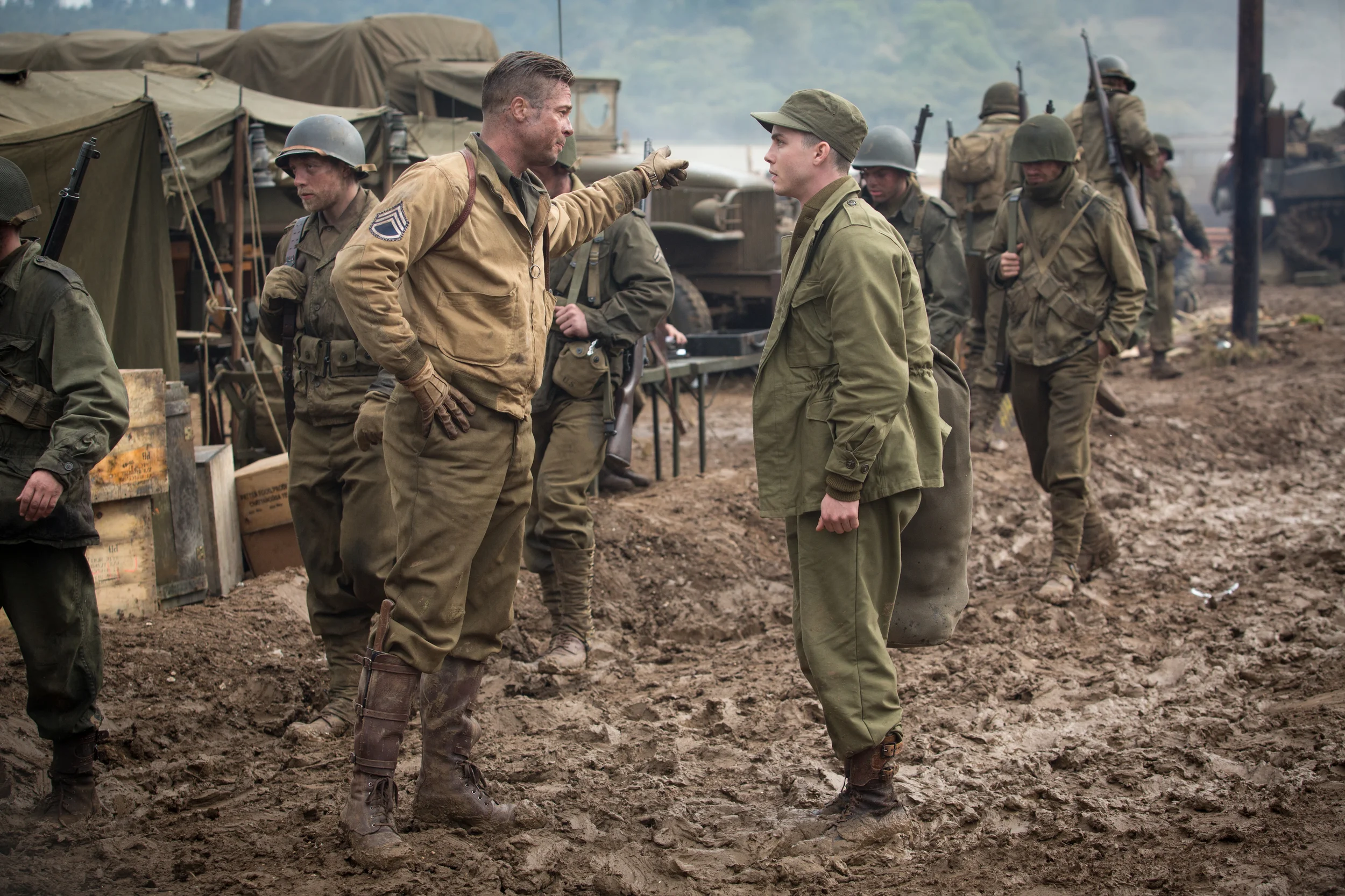 fury-brad-pitt-logan-lerman-2.jpg