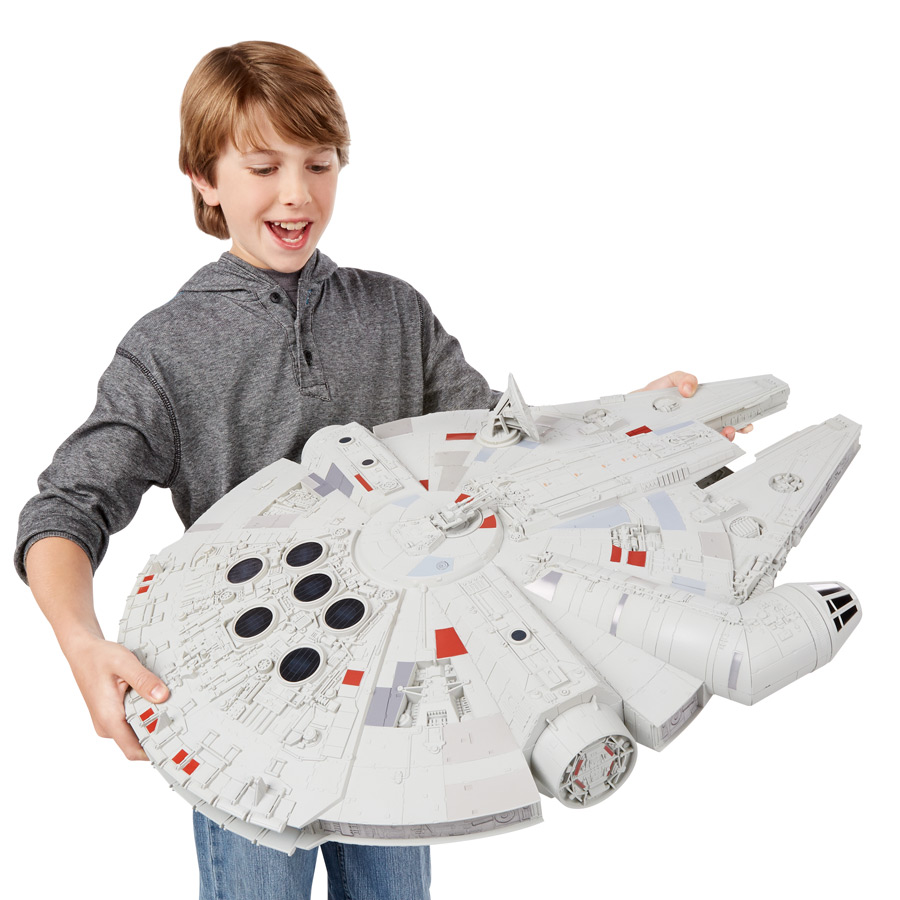 B0572T050_DAD_SWHeroMillenniumFalcon_life32.jpg