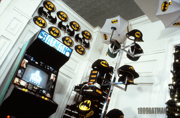 Artes literarias cuenta Inyección Photos of a Batman Gift Shop Cut from BATMAN RETURNS — GeekTyrant
