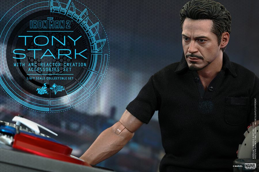 hot-toys-tony-stark-with-arc-reactor-creation-1-6th-scale-set-7.jpg