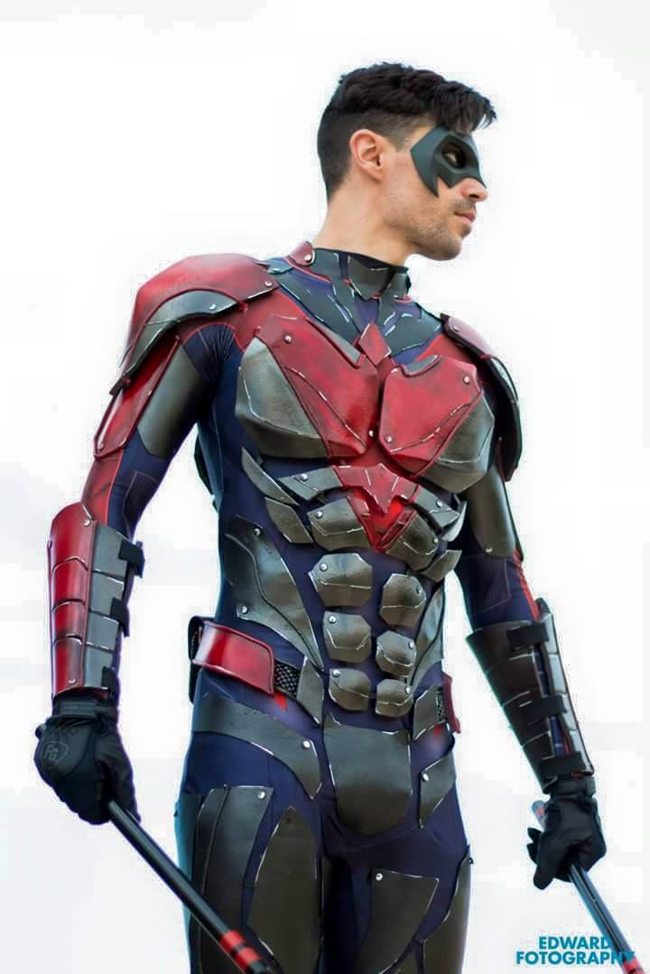 Dynamite Webber Cosplay is Nightwing | Photo by EDward Fotography | Mask by Tiger Stone FX