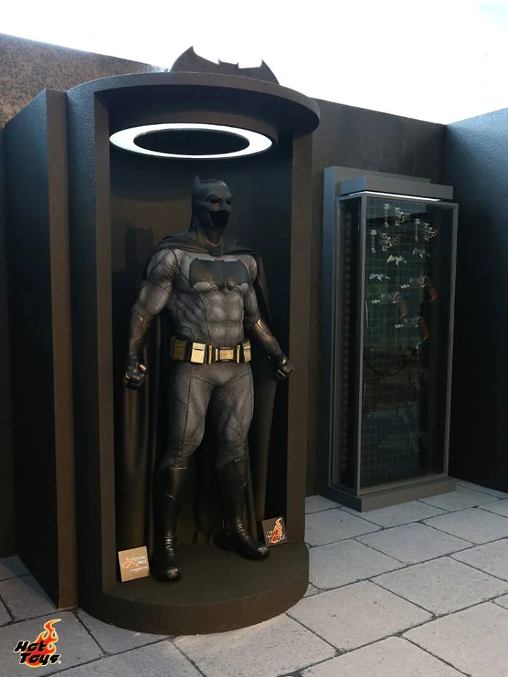 Hot Toys Unveils Batman V Superman Life Size Superheroes And Batmobile Geektyrant