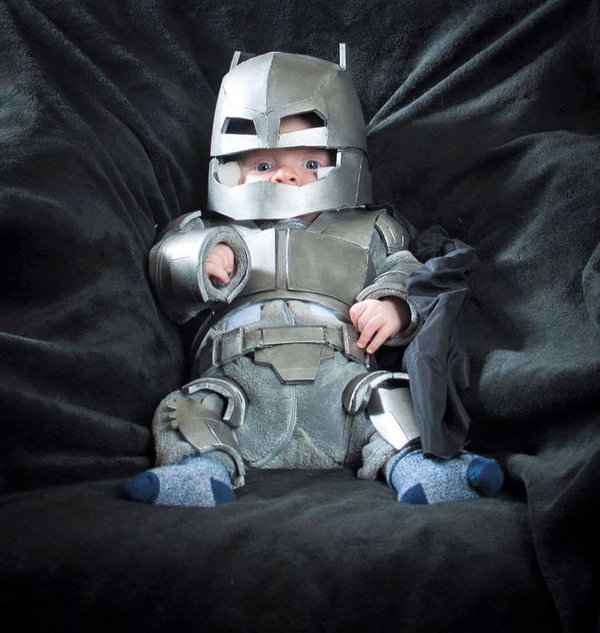 insanely-cute-armor-batman-baby-cosplay1