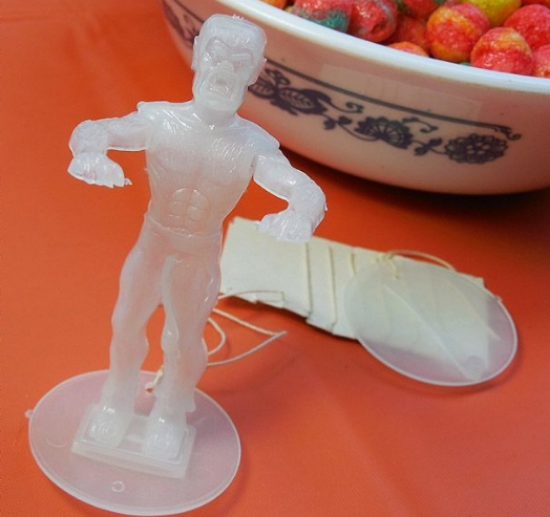 35 Coolest and Weirdest Retro Cereal Prizes From The '70s, '80s, and ...