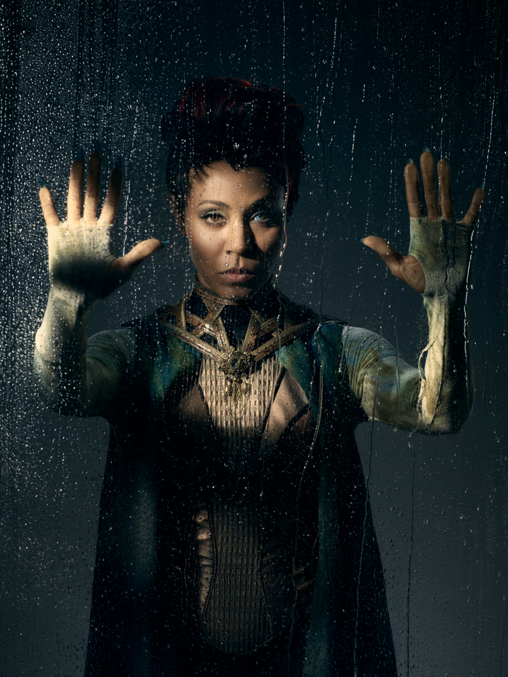 gotham-season-3-synopsis-teases-poison-ivy-and-mad-hatter-plus-character-portraits7.jpg