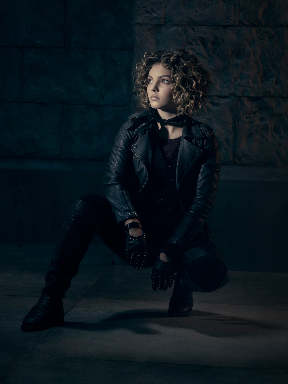 gotham-season-3-synopsis-teases-poison-ivy-and-mad-hatter-plus-character-portraits12.jpg