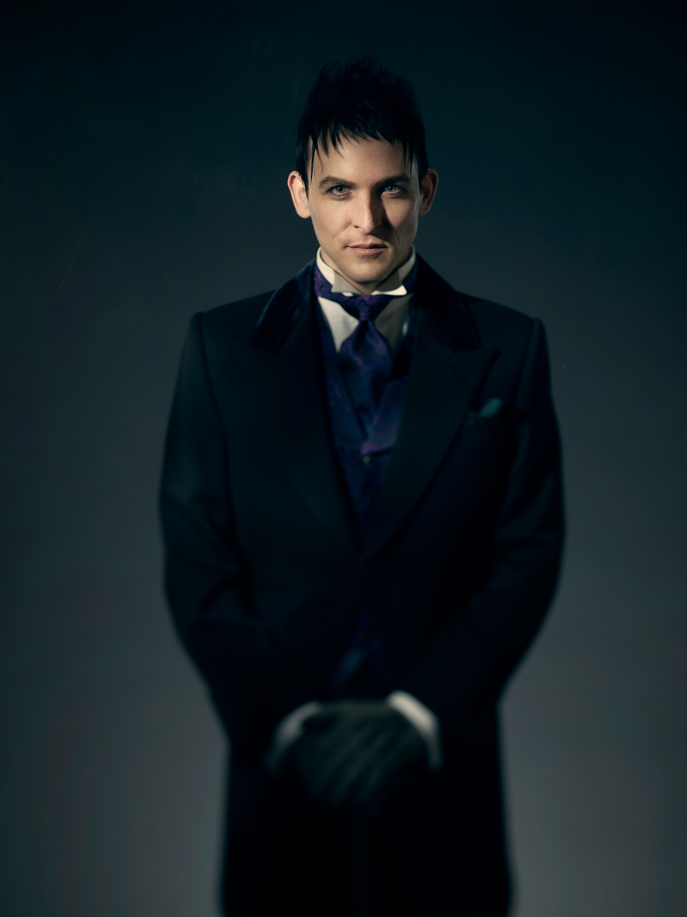 gotham-season-3-synopsis-teases-poison-ivy-and-mad-hatter-plus-character-portraits13.jpg