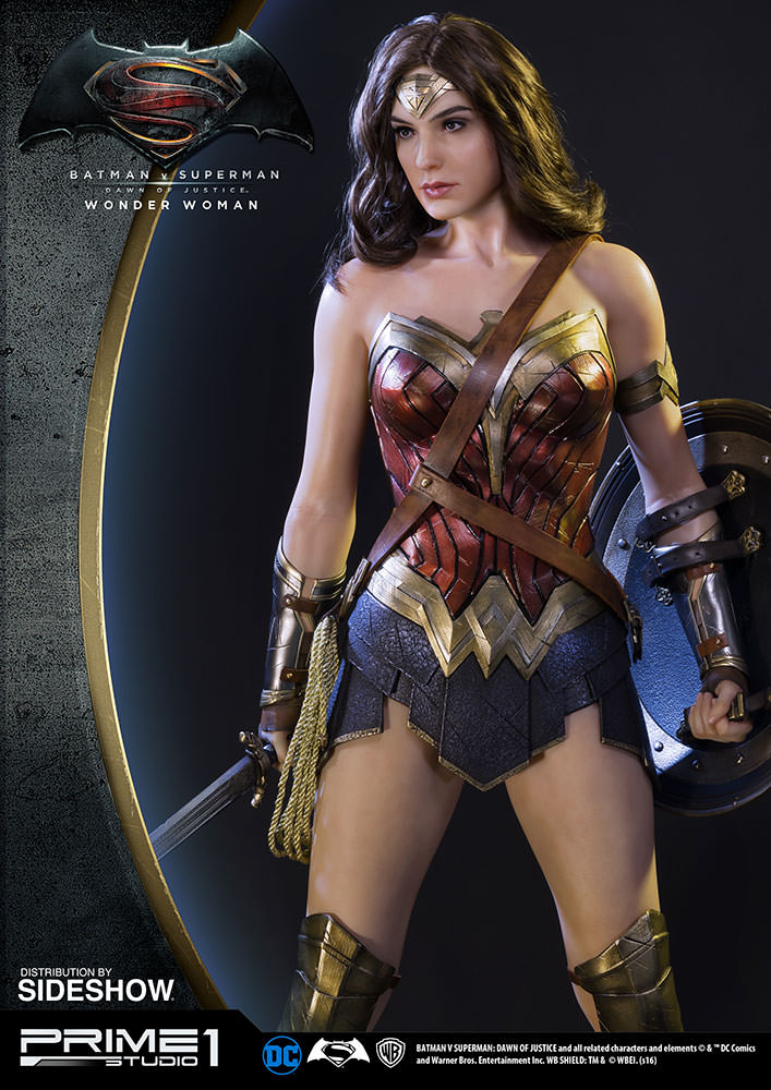 batman-v-superman-dawn-of-justice-wonder-woman-half-scale-prime1-studio-902891-01.jpg