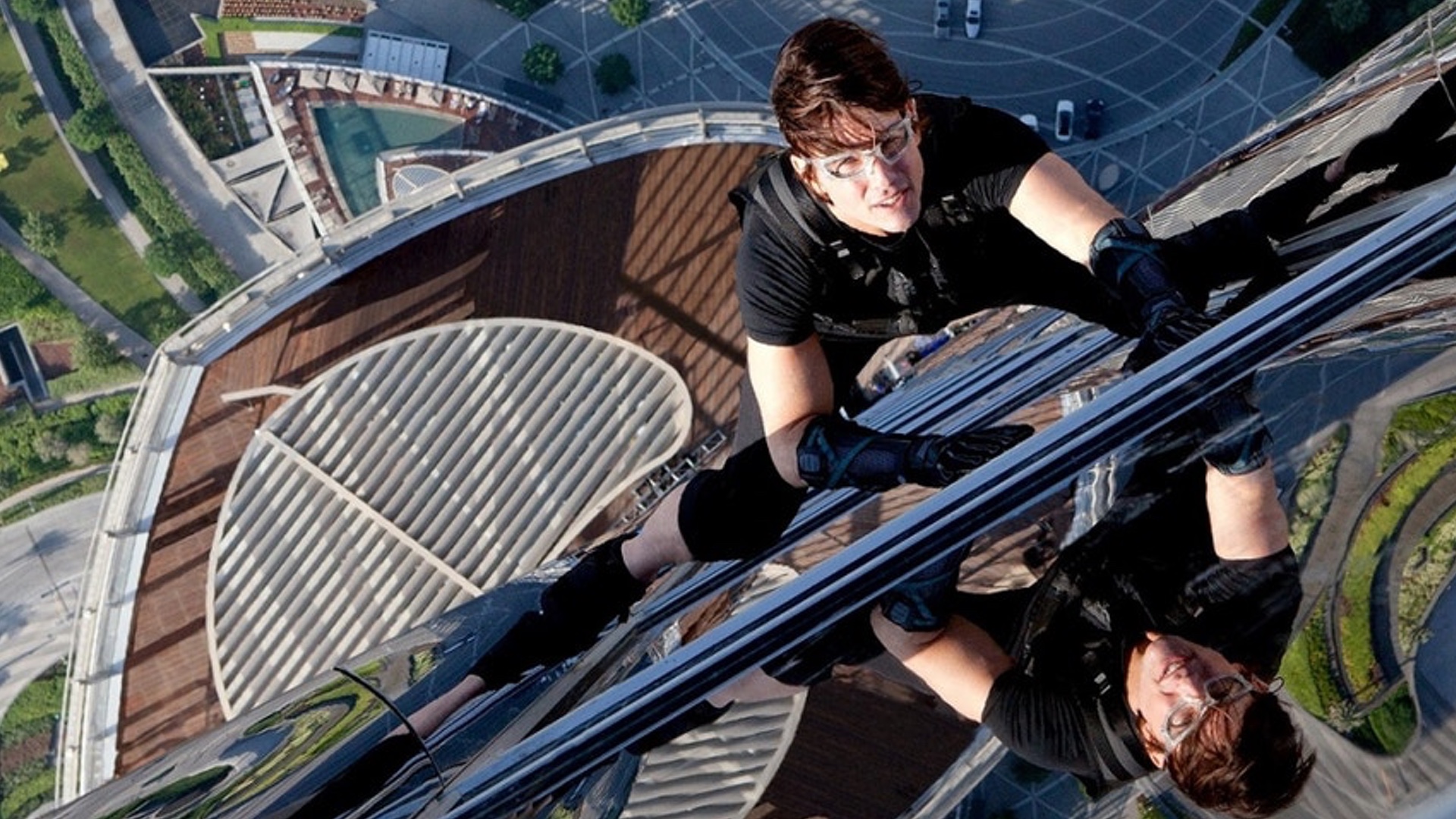 Tom Cruise pulls off another insane stunt in new Mission