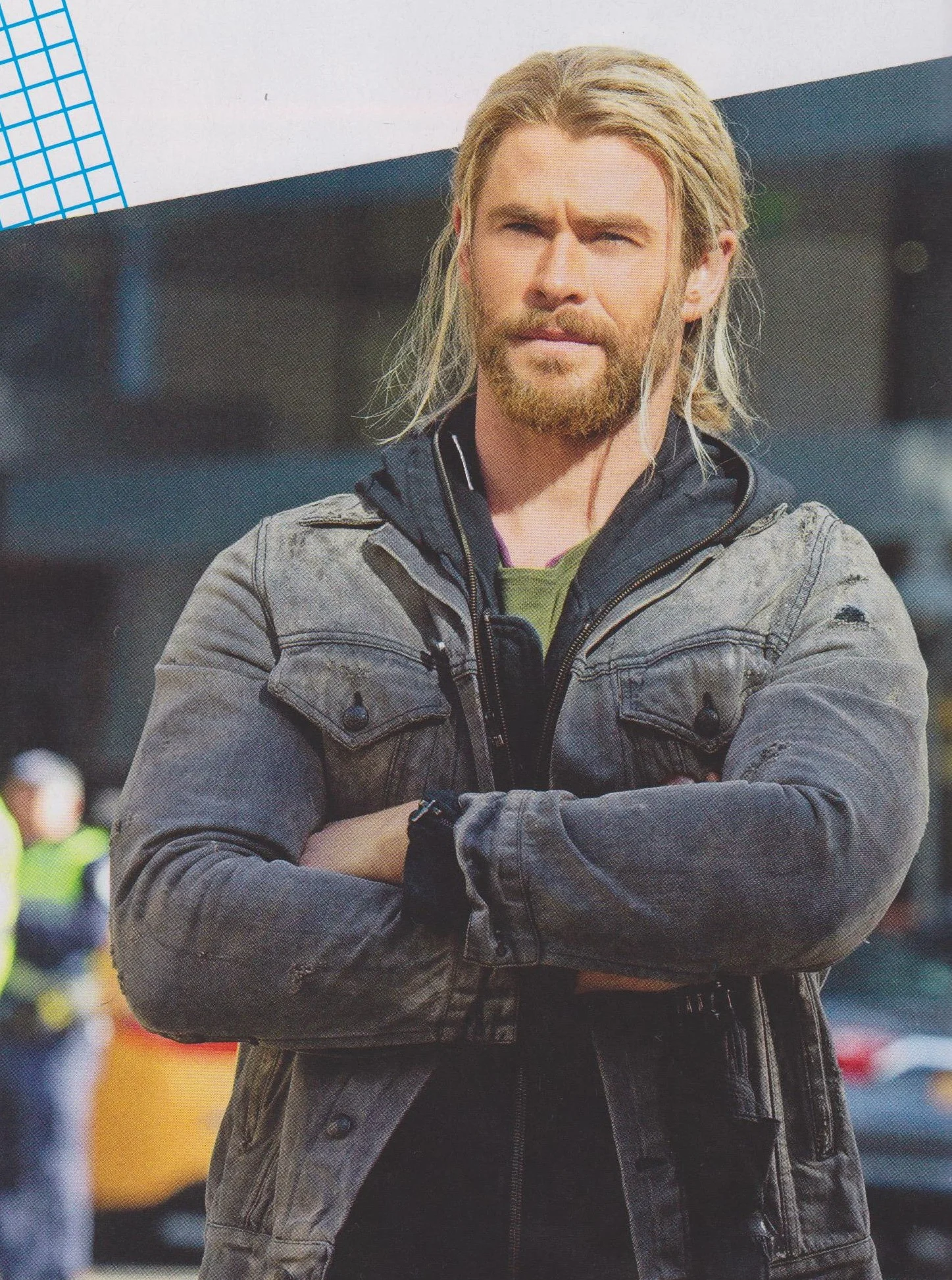new-photos-from-thor-ragnarok-of-hulk-thor-and-more-and-the-director-explains-that-its-not-a-sequel4.jpg