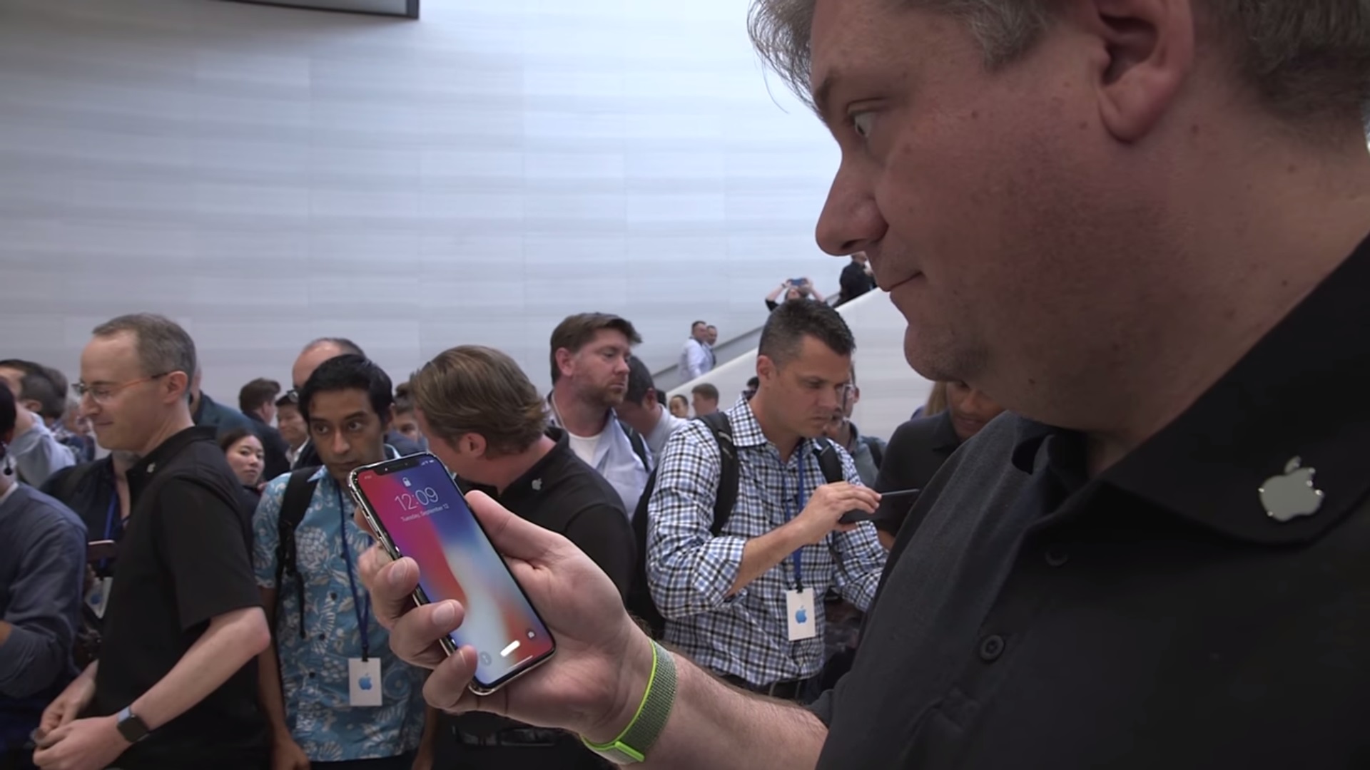 video-watch-the-iphone-x-in-action-and-see-if-you-wanna-spend-1000-to-own-one-social.jpg