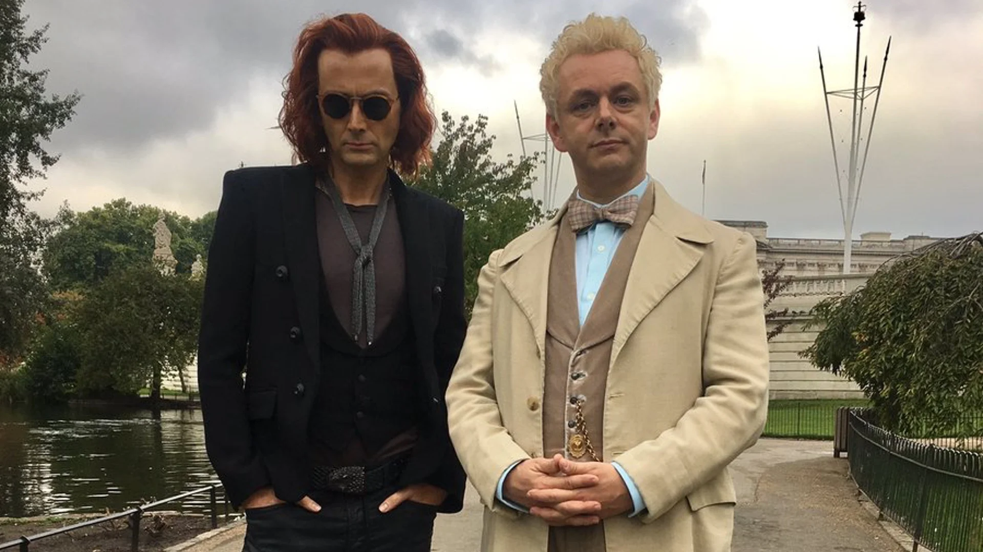 Films Et Séries Tv Avec Michael Sheen First Look at David Tennant and Michael Sheen in Neil Gaiman's GOOD