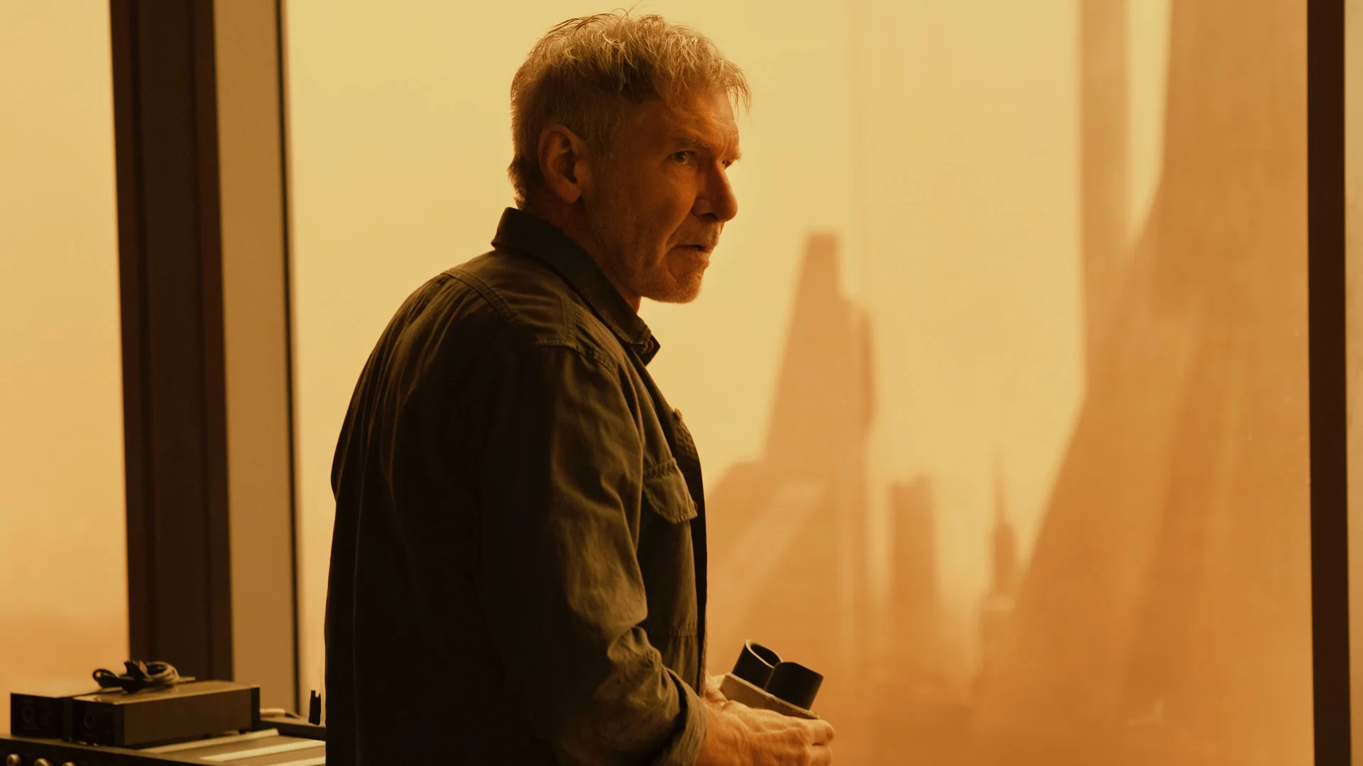blade-runner-2049-director-denis-villeneuve-got-annoyed-with-ridley-scott-being-on-set-one-day-and-made-him-leave-social.jpg
